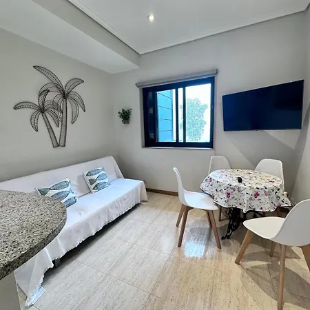 Samil Primera Linea De Playa 2m דירה
